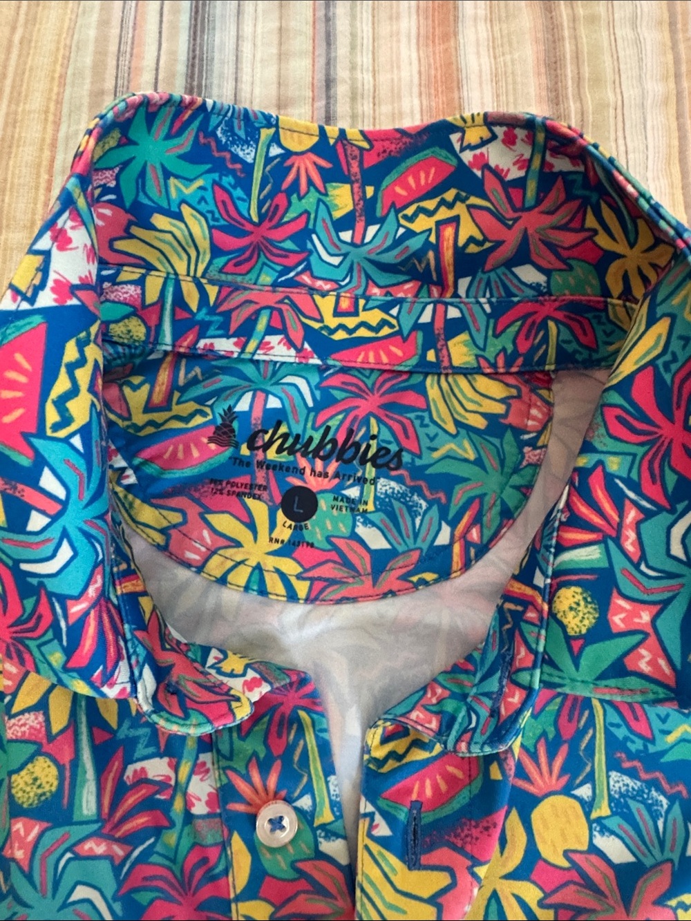 chubbies Bold Tropical Print Men’s Polo Shirt in Blue, Pink, Yellow  Size L - Picture 2 of 3